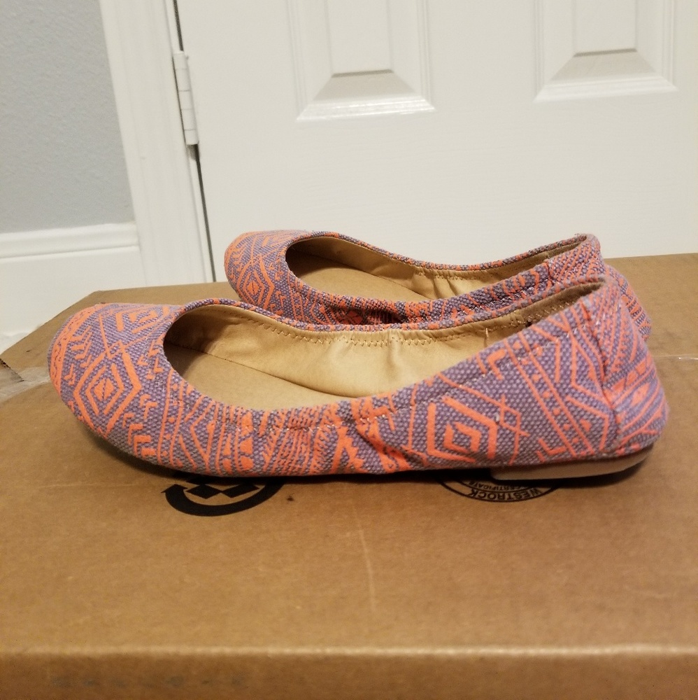 Gorgeous Coral/Periwinkle Flats!